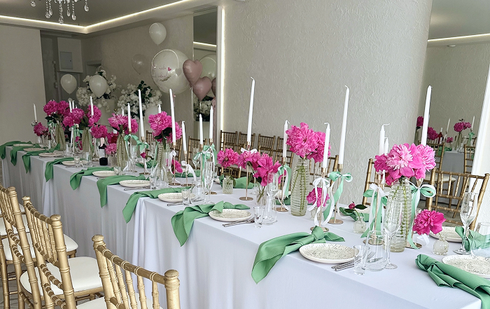 Ресторан комплекса с видом на Западную Двину